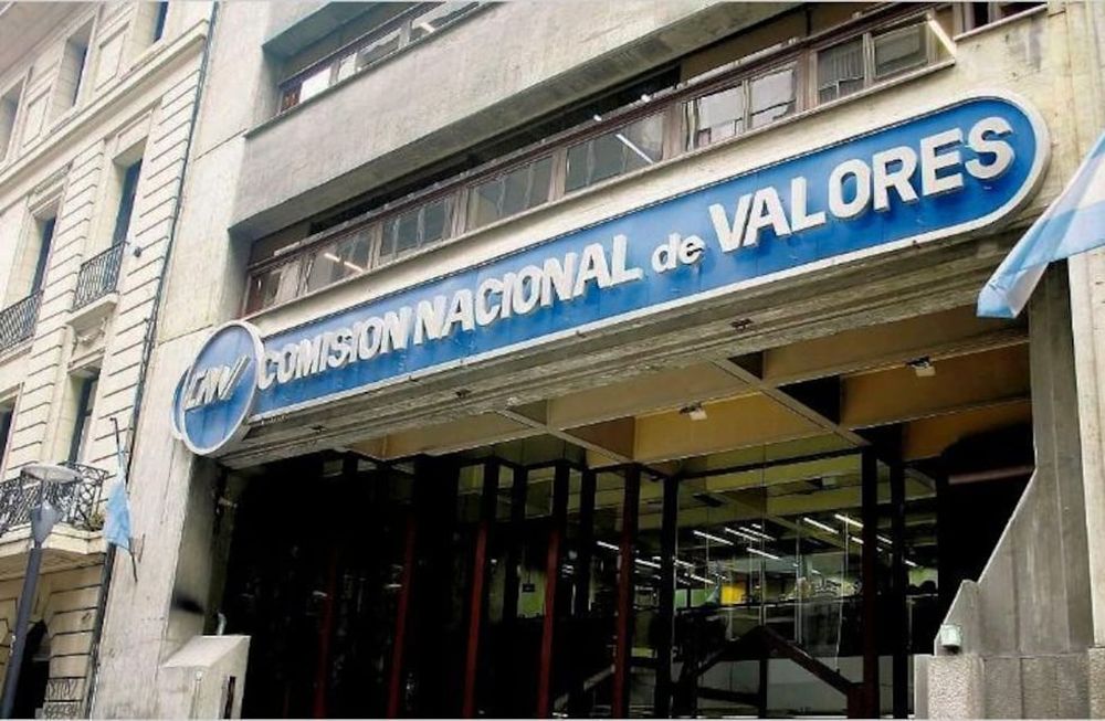 El dólar financiero acumula caídas de 15% y le traslada presión al blue