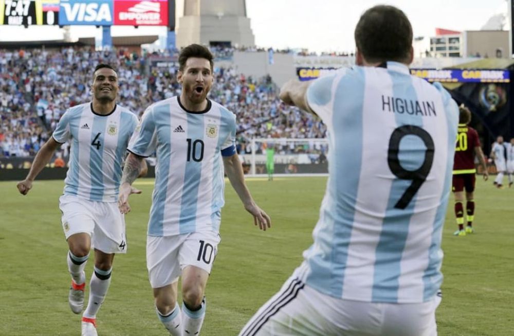 Messi bancó de manera muy fuerte a Gonzalo Higuaín. / Gentileza.