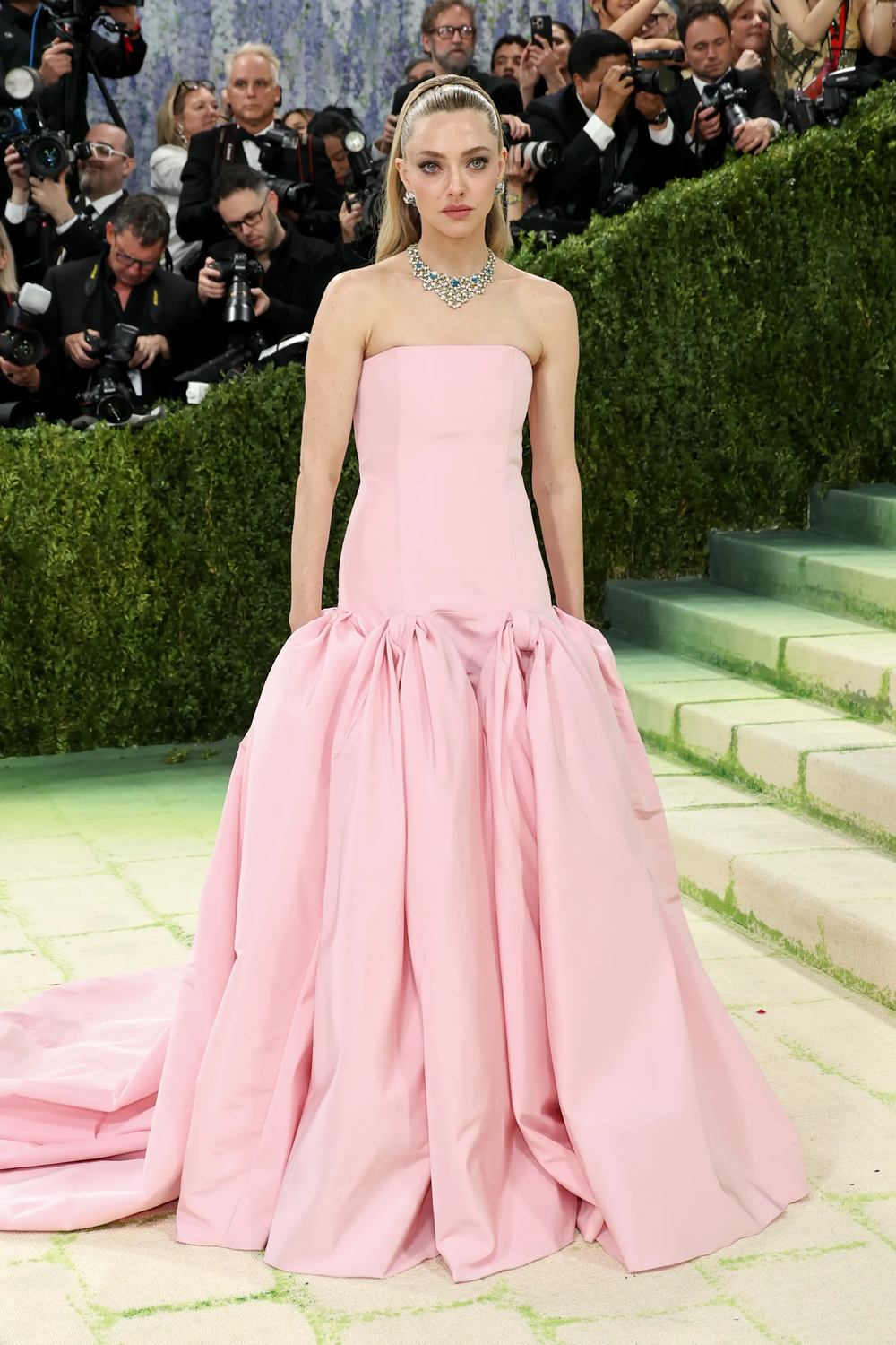 La actriz luce un vestido de Prada. La actriz luce un vestido de Prada.