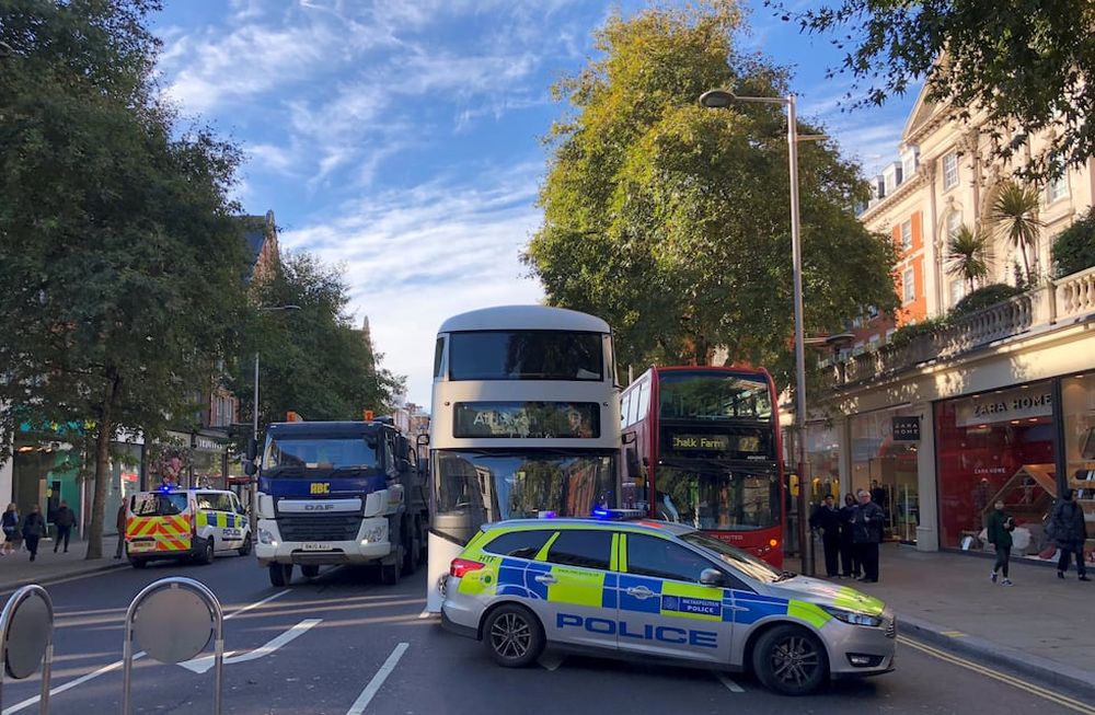 Acuchillaron a dos personas en el edificio de Sony Music en Londres