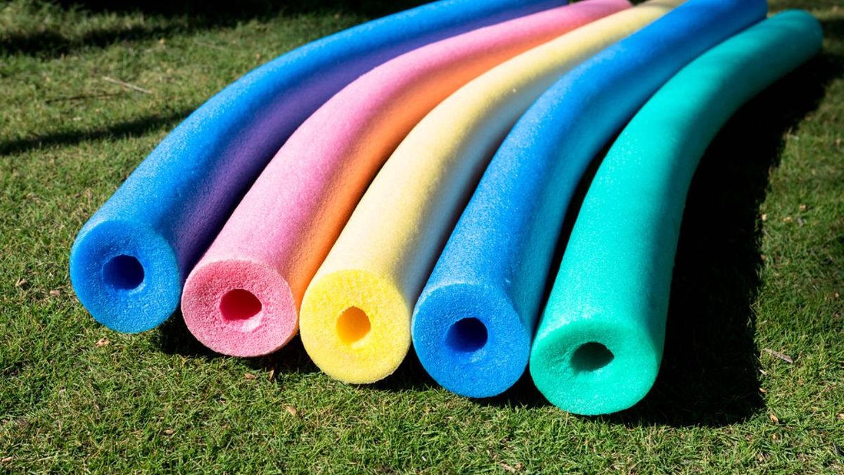 El flotador de la pileta es una solución para tus plantas: el uso útil que evita que no se pudran todo el año