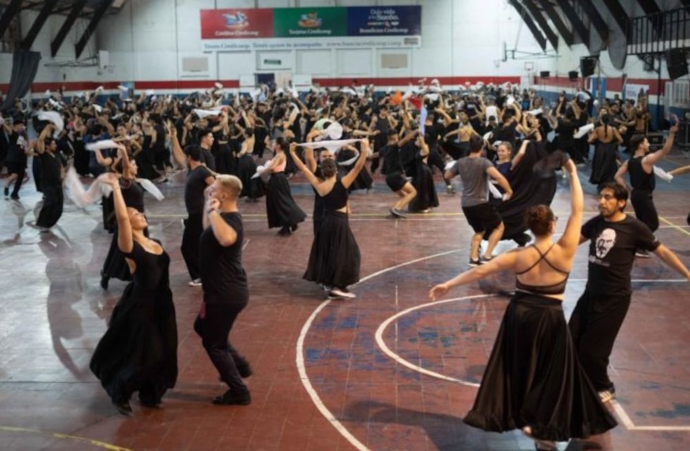 En total son 1.050, entre bailarines, actores y actrices seleccionados, quienes continuarán hasta días previos al Acto Central. Foto: Gobierno de Mendoza