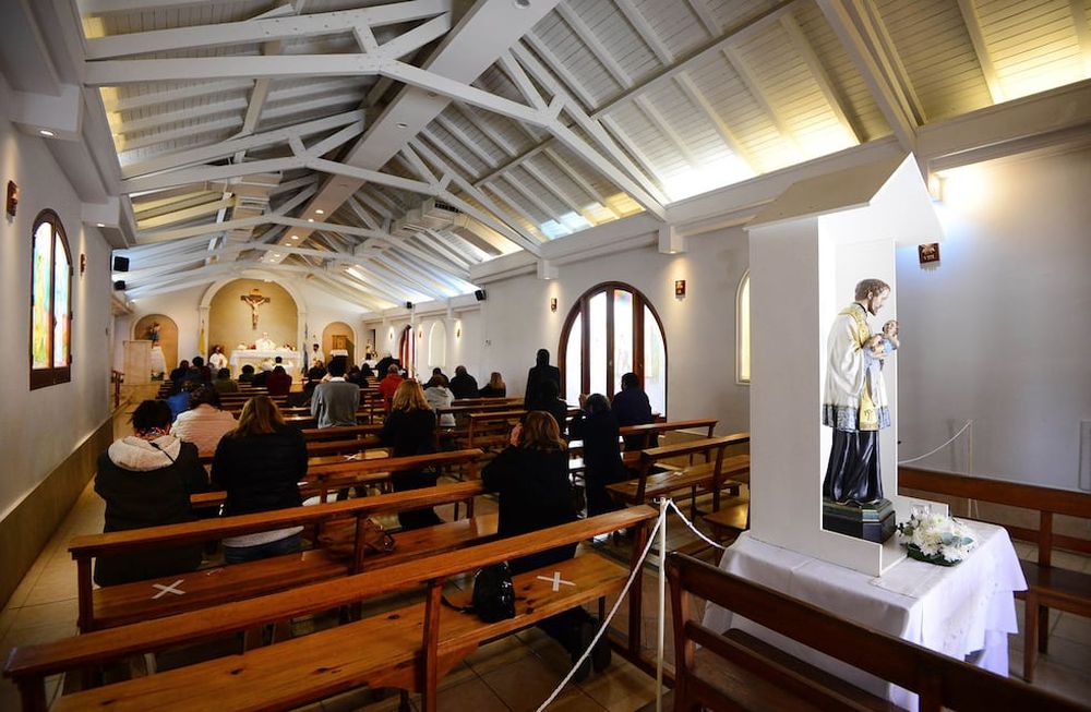 Fieles llegaron a la parroquia del barrio Bancario para el día de San Cayetano a pesar de la recomendación del arzobispado de orar en sus casas / Claudio Gutiérrez