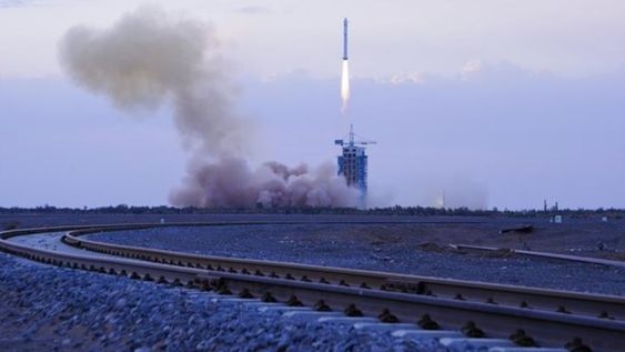El satélite Yunhai-1 (03) es lanzado al espacio a bordo de un cohete Larga Marcha-2D desde el Centro de Lanzamiento de Satélites de Jiuquan, en el noroeste de China, el 21 de septiembre de 2022.