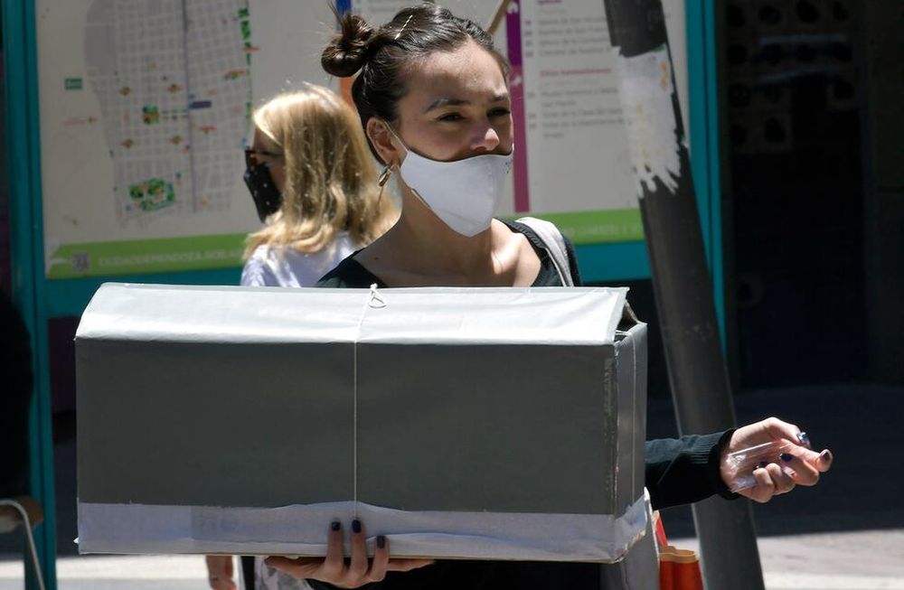 En Mendoza están subiendo los casos y se cree que la variante Ómicron llegará a la provincia. Foto: Orlando Pelichotti / Los Andes