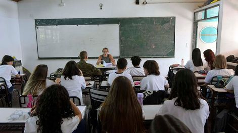 A dos semanas del inicio de clases, aún hay 1.200 chicos que deberían iniciar primer año y no tienen bancoFoto: Orlando Pelichotti