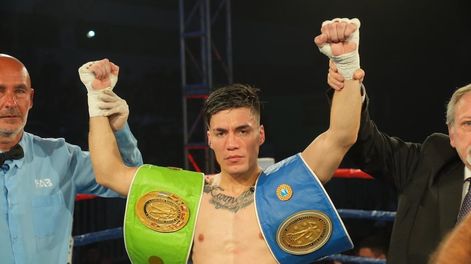 Los Andes | Maximiliano Segura se impuso por nocaut técnico en el segundo round a Franco Rodríguez y unificó los títulos sudamericano y argentino superligero.