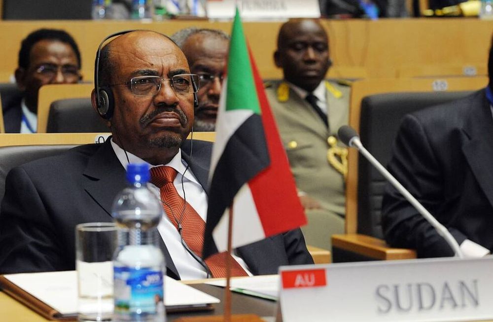 Prohíben abandonar Sudáfrica al presidente de Sudán, Omar al Bashir