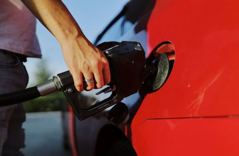 Circular a bajas velocidades con marchas largas puede tener un efecto contraproducente al deseado y causar un daño severo en el motor del vehículo. Foto: Pexels.