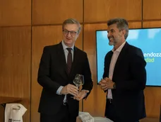 El embajador de la Unión Europea (UE) en Argentina, Erik Høeg, se reunió con el intendente de Capital, Ulpiano Suárez.