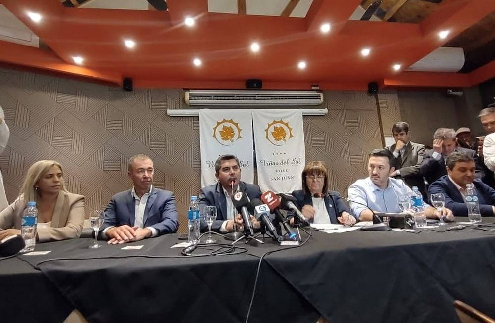 Marcelo Orrego fue el encargado de abrir la conferencia de prensa y presentar a Patricia Bullrich. La candidata a presidente vino acompañado, entre otros, de su compañero de fórmula, el mendocino Luis Petri.