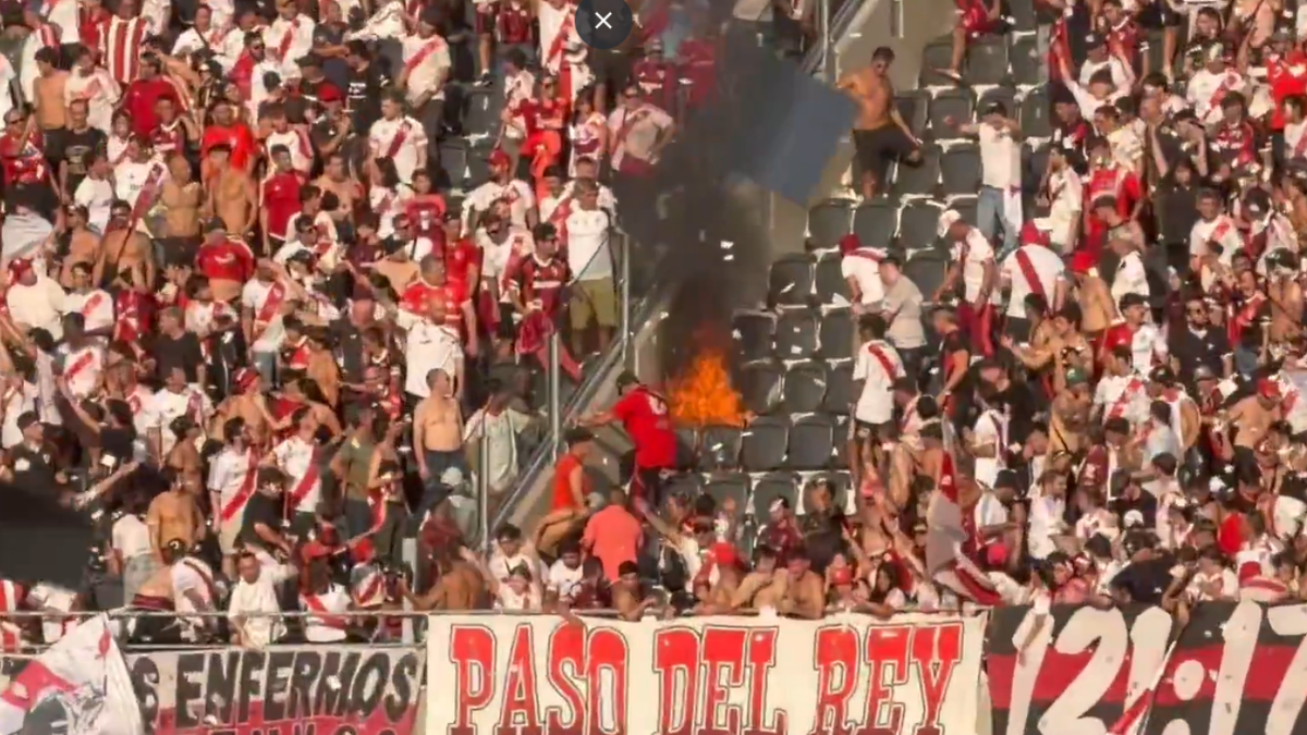 Susto en el Superclásico: un incendio en la tribuna del Monumental empañó el recibimiento de River ante Boca