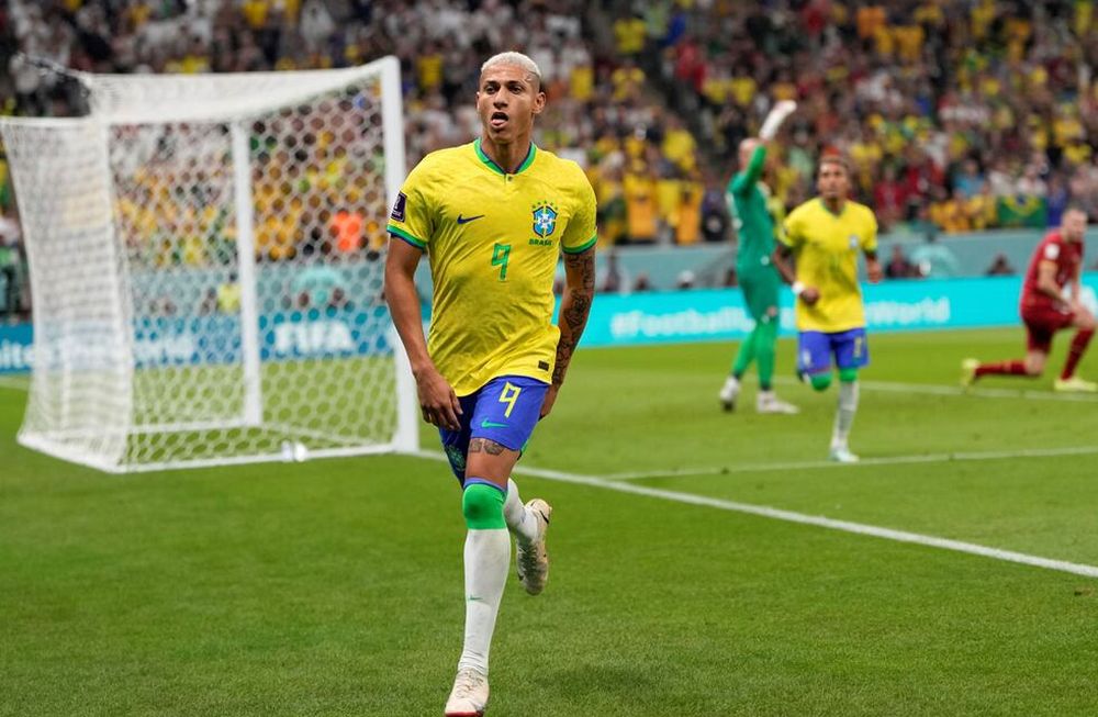 Richarlison puso en ventaja a Brasil, en el segundo tiempo. (AP)