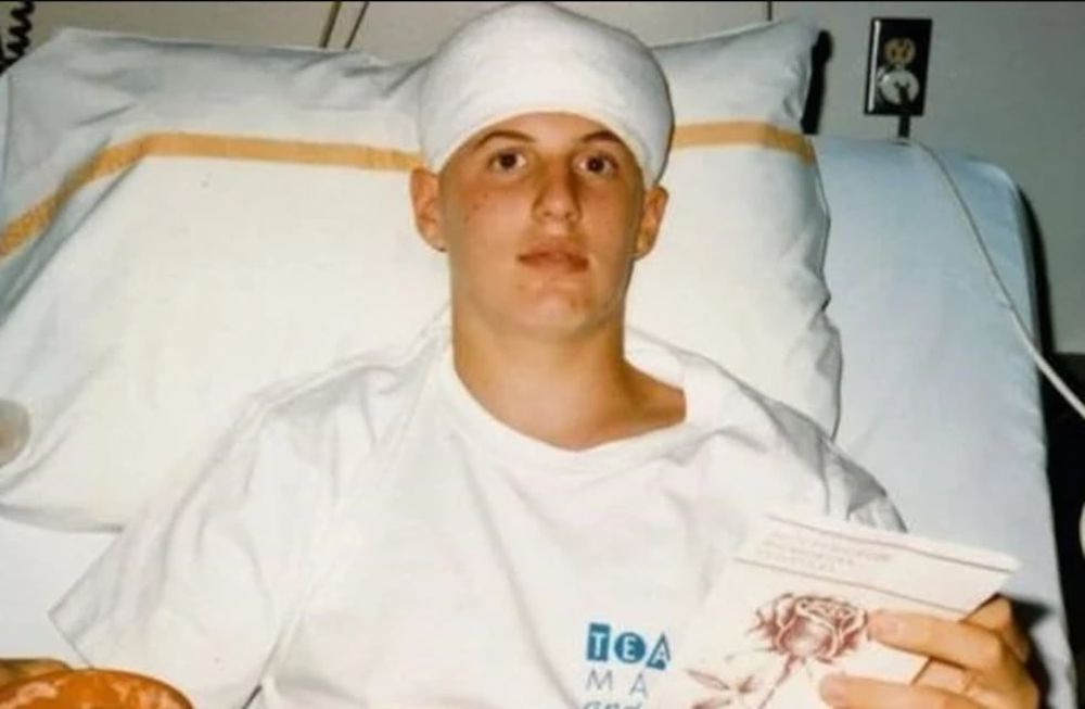 El estadounidense Jeff Henigson cuando tenía solo 15 años y había sido falsamente diagnosticado con cáncer de cerebro. Foto: Gentileza