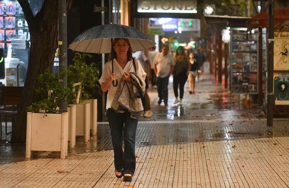 El verano se despidió con una intensa lluvia sobre el Gran Mendoza. Sin embargo, esta temporada llovió menos que otros años en el oasis norte. En varios sectores del sur provincial se superaron ampliamente los registros medios.Foto: José Gutierrez / Los Andes