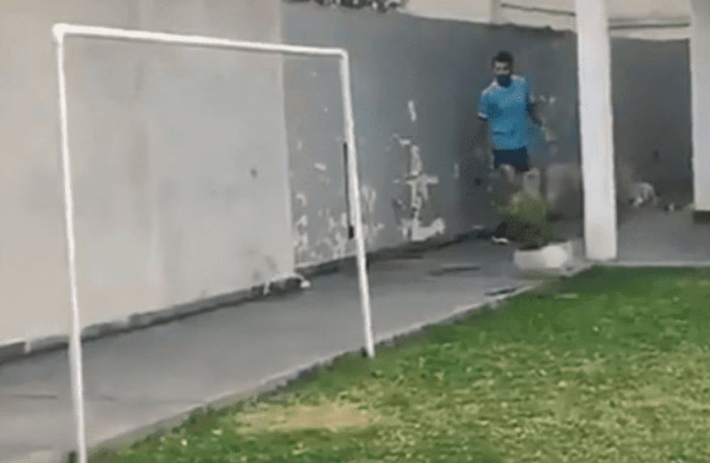 ¡Qué golazo metió Nacho Scocco en el patio de su casa en plena pandemia del coronavirus!