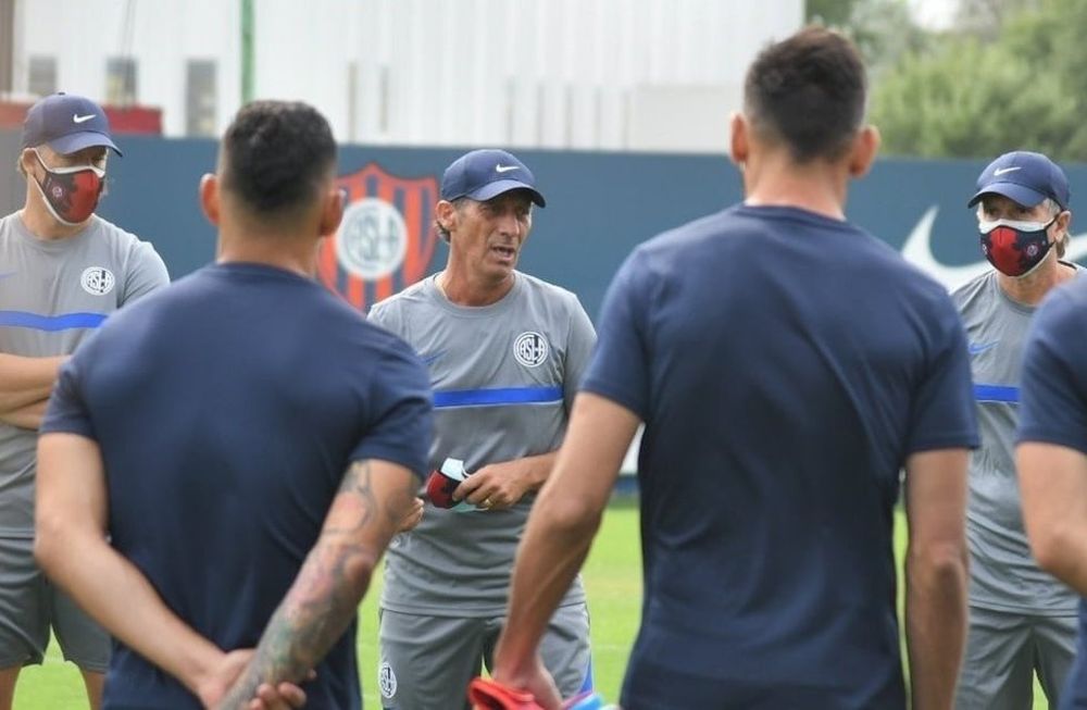 Troglio, en su primera práctica del 2022 del Ciclón. En el plantel habrían 13 casos de covid-19 positivos./Gentileza