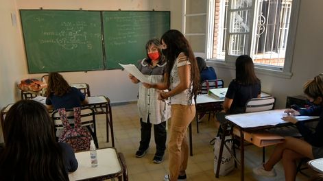 Los Andes | La previa. En la escuela Infanta Mendocina, de Guaymallen, las docentes preparaban ayer el próximo ciclo lectivo. Foto: Orlando Pelichotti / Los Andes