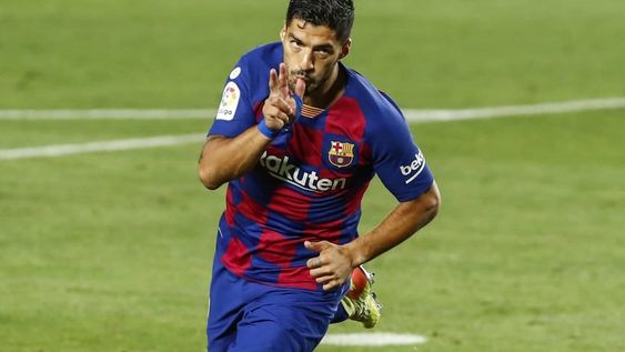 Luis Suárez goleador del Barcelona, marcó el único tanto del clásico catalán.