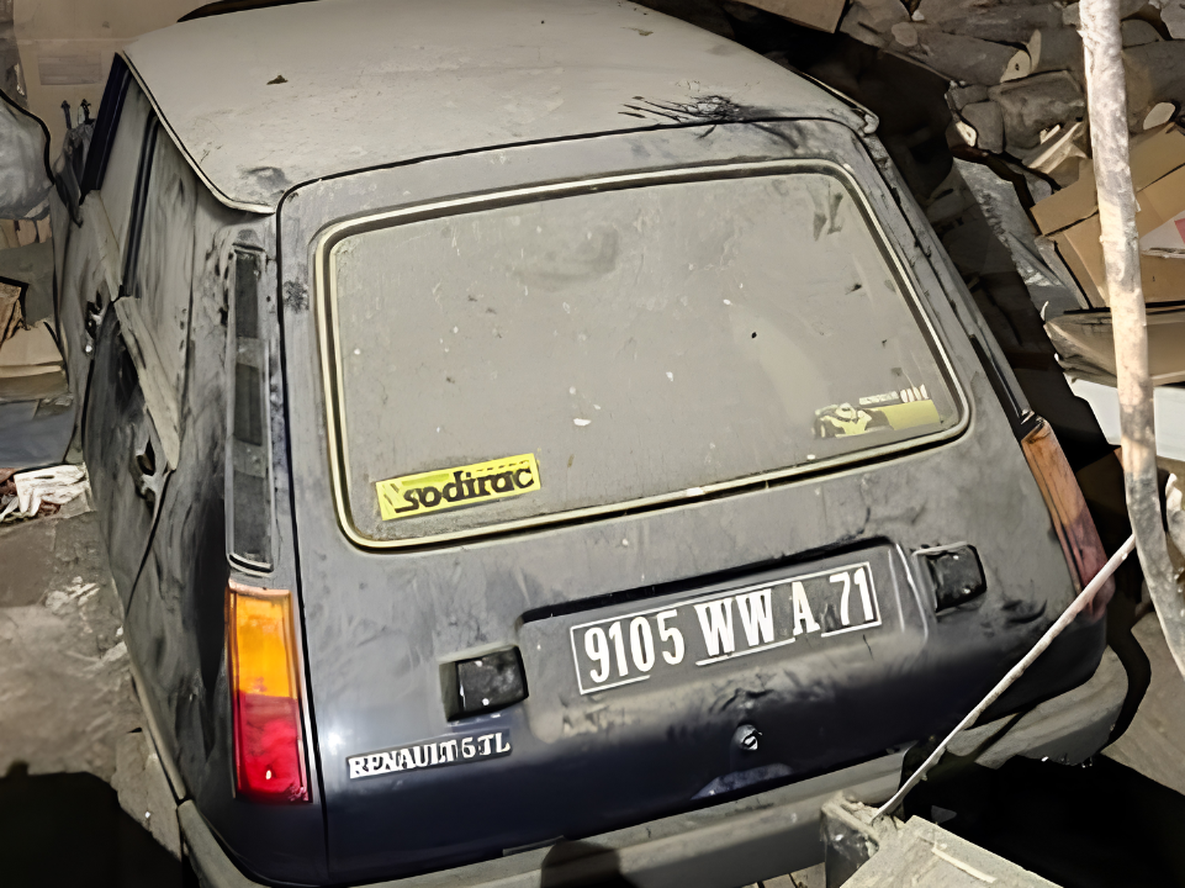 Encontraron un viejo Renault con solo 12 kilómetros recorridos.&nbsp;