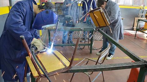 Las escuelas de educación técnica entre las más elegidas por los ingresantes a pimer año y preparando para la vida profesional, ahora con la carrera de Programación.