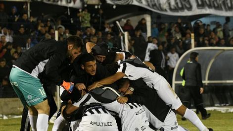 Mendoza es una fiesta: el Lobo ascendió y recuperó su lugar en la B Nacional