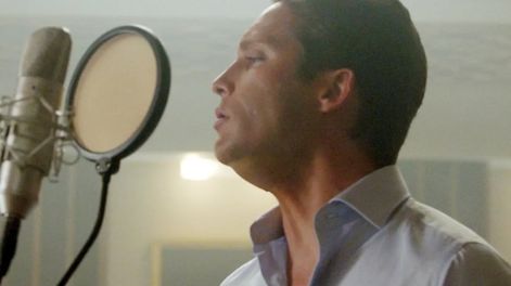 Los Andes | Diego Boneta en la piel de Luis Miguel en su etapa adulta (35 años). Fue precisamente en 2005 cuando sufrió un accidente que afectó de forma permanente su audición, y comenzó a alejarlo de los medios.