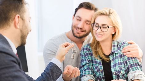 Siempre es necesaria, por más que se realicen los primeros contactos por los medios y redes, la entrevista personal.