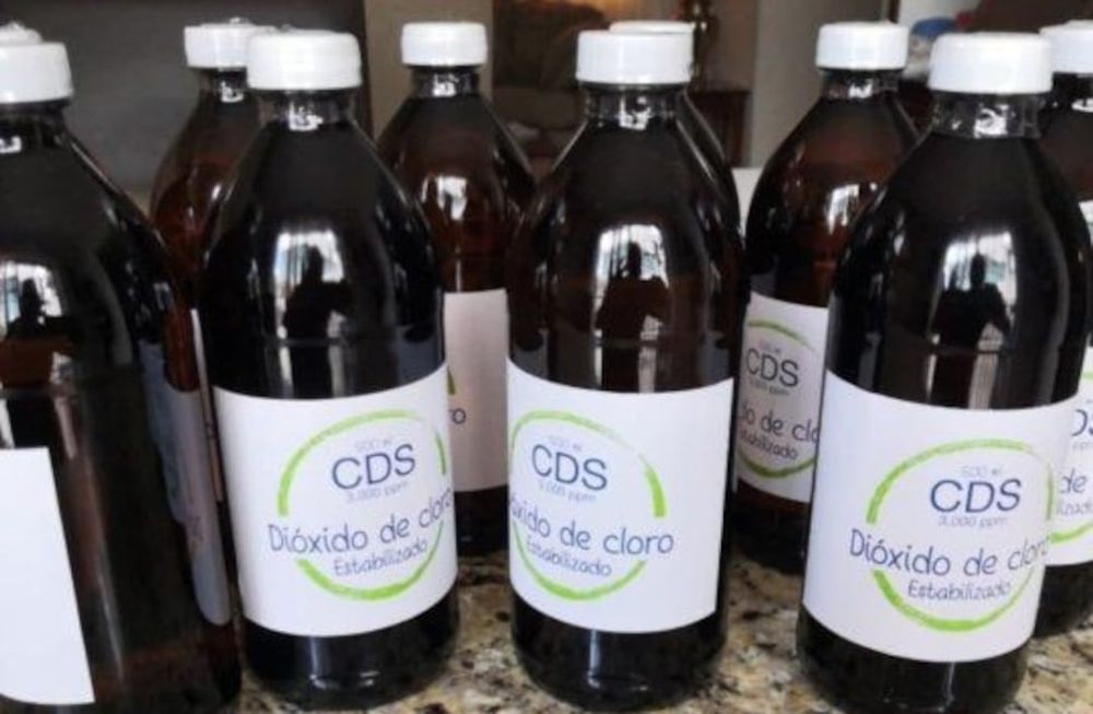 Dióxido de cloro, también llamado Suplemento Mineral Milagroso es el cuestionado suplemento que desde el año pasado se ofrece como cura del Covid-19; aunque sin evidencia ni aval de la comunidad científica internacional.
