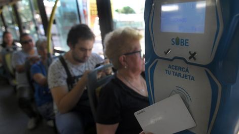 Descuento del 55% de tarjeta SUBE con ANSES.Orlando Pelichotti / Los Andes
