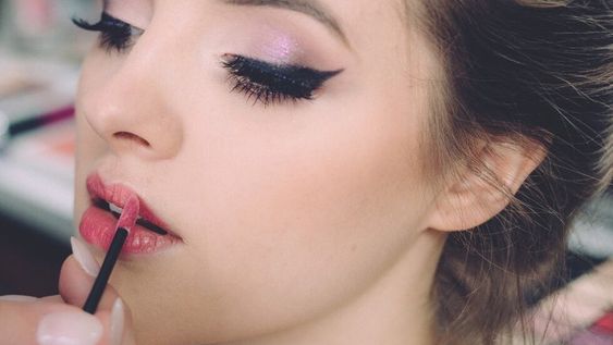 Los secretos de un maquillaje primaveral para lucir divina