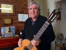 el dia del cantor cuyano se celebra el jueves en el teatro independencia: el legado vigente de mariano cacace