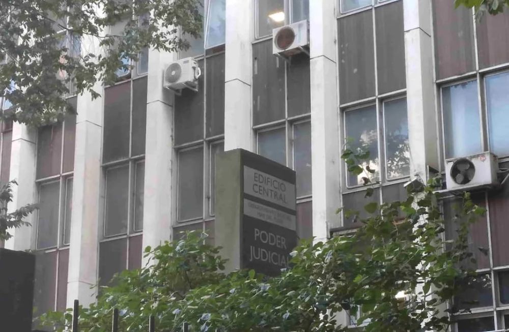 La fiscal Florencia Salas, a cargo de la causa confirmó esta mañana que la mujer presentaba tres contundentes golpes que le provocaron hundimiento de cráneo. Gentileza: Punto Noticias.
