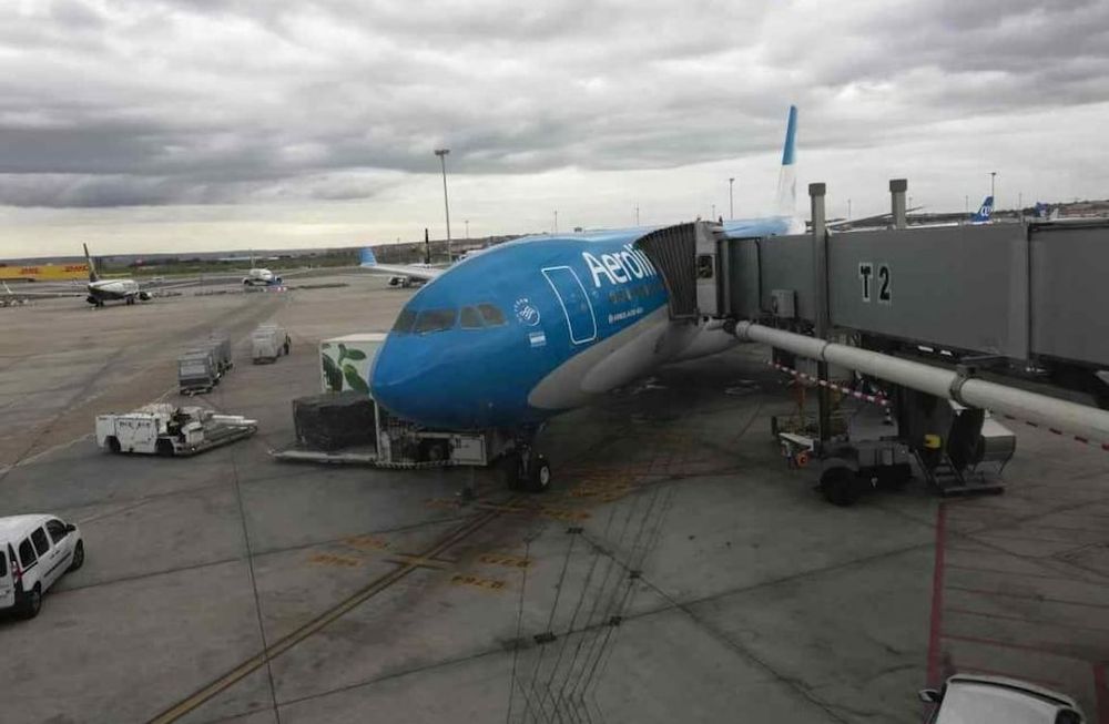 Desde el Gobierno adelantaron que se van a reprogramar los vuelos que llegarán al país para que la terminal de Ezeiza los reciba cada dos horas.