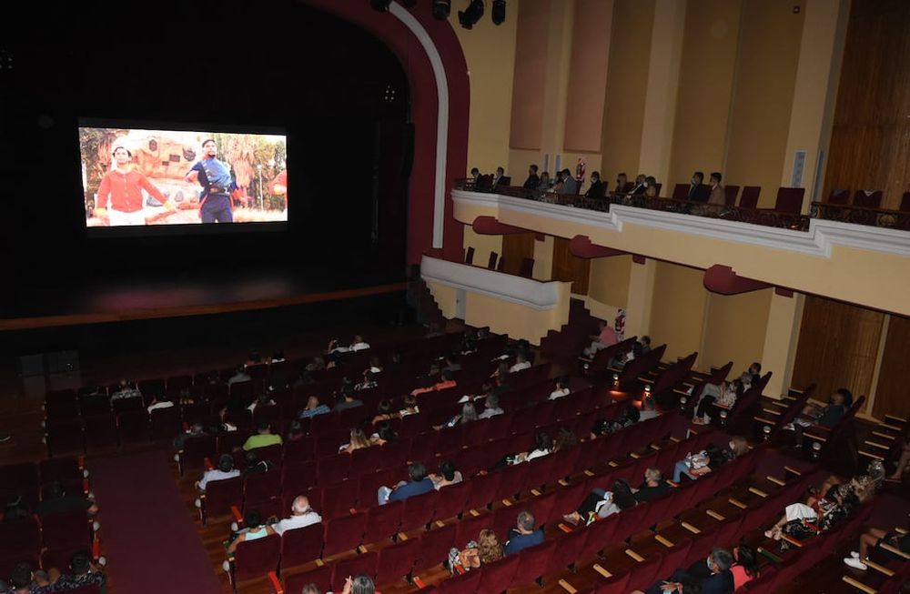 Para asistir a la presentación de “Vino al encuentro” en el teatro Mendoza, se sortearon 140 lugares entre los vecinos de la ciudad / Mariana Villa