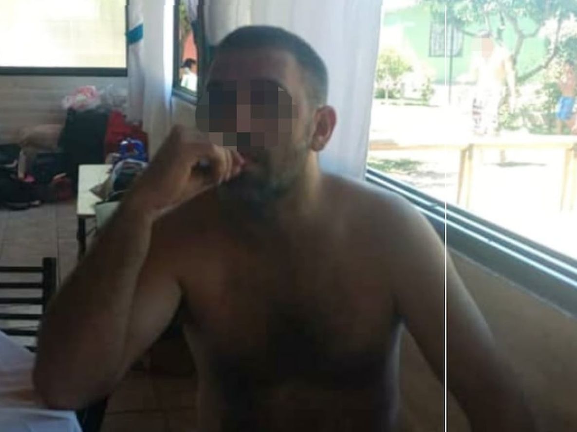 El&nbsp; abusador fue detenido en Mendoza. Había regresado de España cuando su pareja, la mamá de los niños, lo denunció por abuso sexual de su hija mayor. Luego, la mujer se suicidó y los chicos quedaron al cuidado de un tío que está en el país europeo.