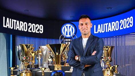 El Toro Martínez extendió su estancia en el Inter y dijo: Estoy muy feliz de haber ampliado mi contrato con nuestro Inter y orgulloso de tener el privilegio de seguir llevando el brazalete de capitán. (@Inter_es)