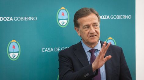 El gobernador de Mendoza Rodolfo Suárez.