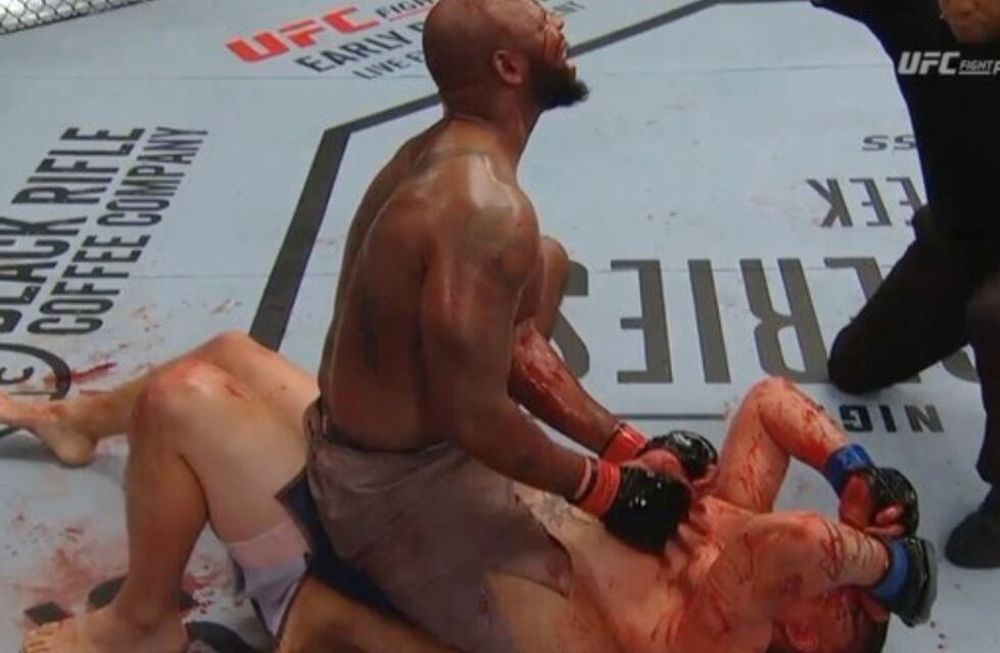 Artes marciales mixtas: violento y sangriento KO en la UFC