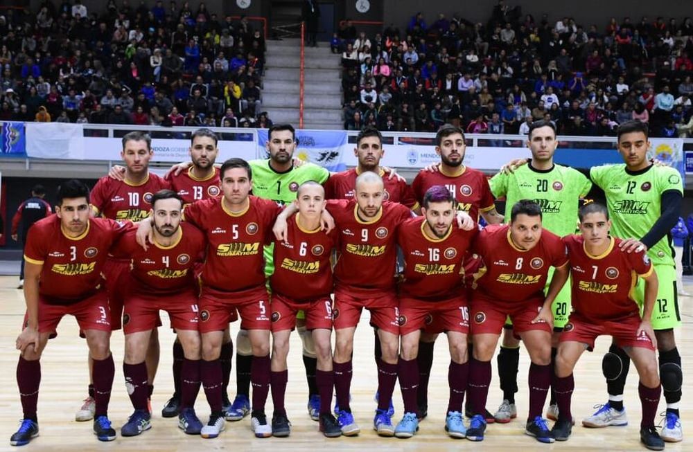 El equipo Seleccionado de Futsal de Mendoza, dirigido por Gustavo Gallardo hizo historia y por sexta vez consecutiva es cameón argentino. Foto: Mariana Villa / Los Andes