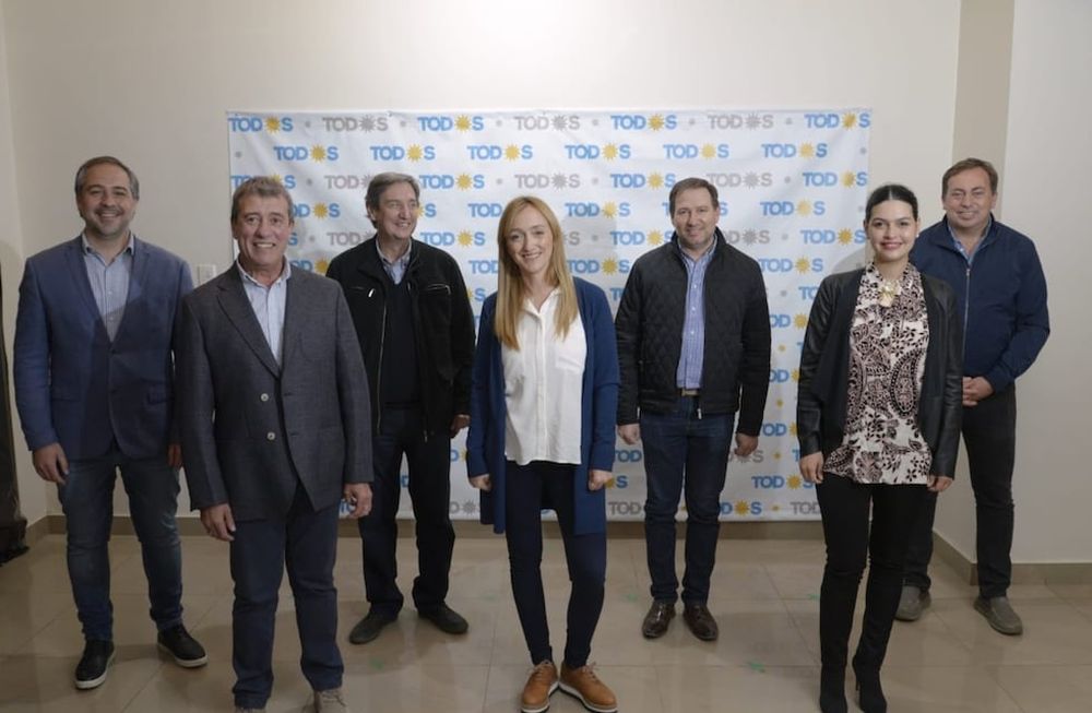 PJ Mendoza. Matías Stevanato, Adolfo Bermejo, Emir Félix, Anabel Fernández Sagasti, Roberto Righi, Flor Destéfanis y Martín Aveiro. Prensa PJ