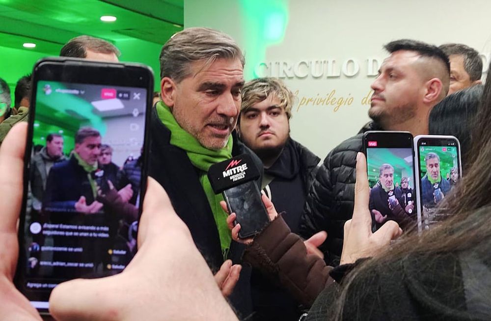 En Campaña. Mario Vadillo estimó necesario salir a tentar a los votantes que se identifiquen con la oferta del partido que lidera. Foto / Mauricio Videla