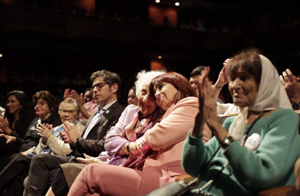 Cristina y Kicillof en el aniversario de Abuelas de Plaza de Mayo