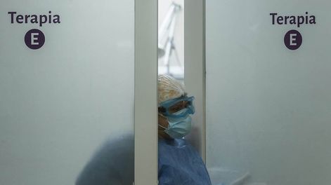 Los Andes | La vacunación es clave para evitar cuadros graves, internaciones y mortalidad. En Mendoza se ha vacunado con dos dosis al 38% de la población total. Foto: Ignacio Blanco / Los Andes