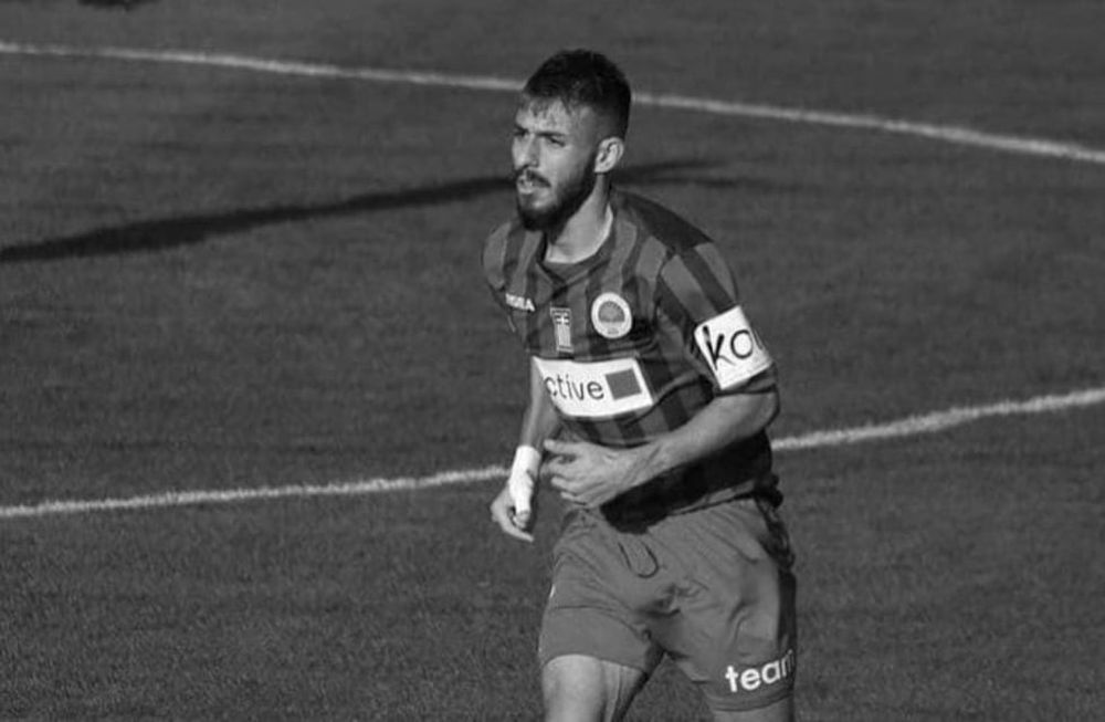Alexandros Lampis, quien jugaba en el Ilioupoli FC, se desplomó en los primeros cinco minutos del encuentro y falleció en plena cancha. / Gentileza.