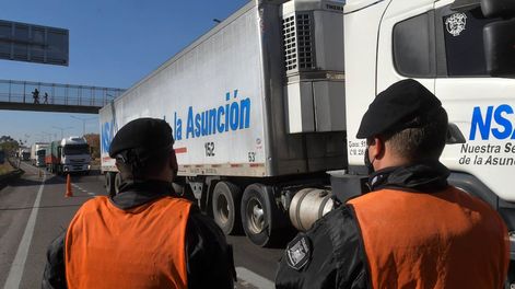 Los Andes | La pandemia provocó innumerables problemas para el transporte de mercadería, incluyendo falta de espacio en los buques y escasez de contenedores. Foto: Orlando Pelichotti / Los Andes