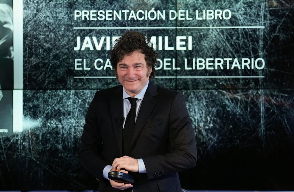 El presidente de Argentina, Javier Milei durante la presentación de su libro El camino del libertario en el Auditorio del diario La Razón, en Madrid. Foto: EFE/Borja Sánchez-Trillo