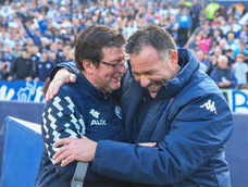 Amigos son los amigos. El abrazo y el reencuentro del entrenador de la Lepra, Alfredo Berti y el actual técnico del Matador, Diego Dabove.