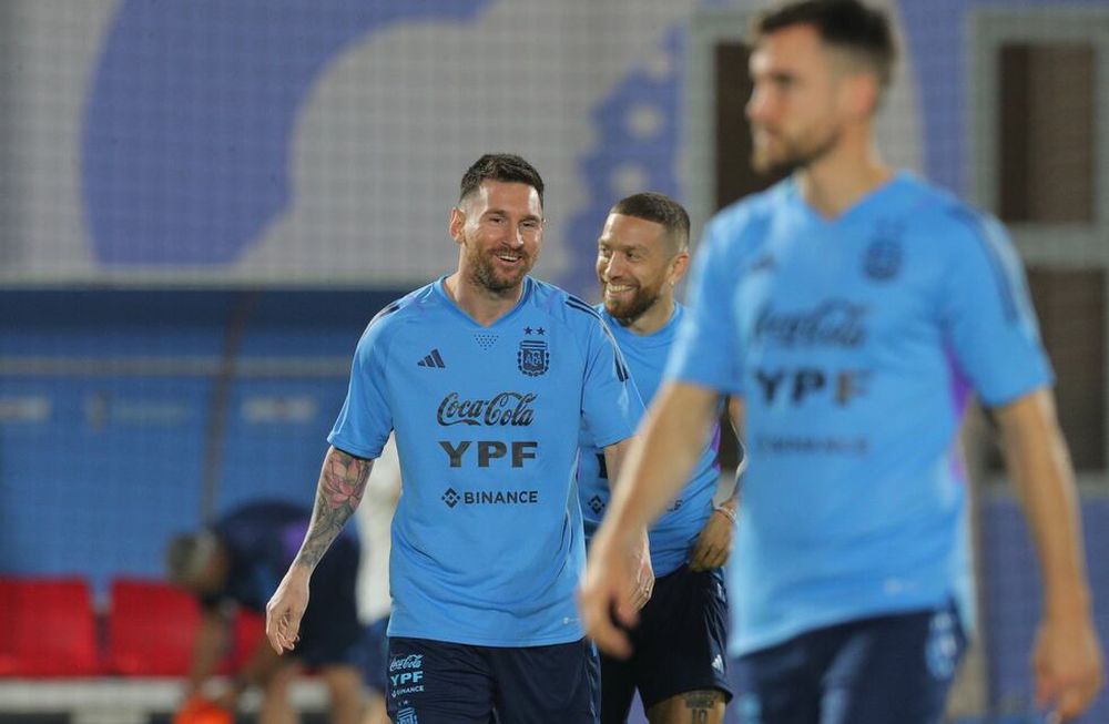 Lionel Messi entrenó con normalidad y el martes será titular ante Arabia Saudita / Prensa Selección Argentina.