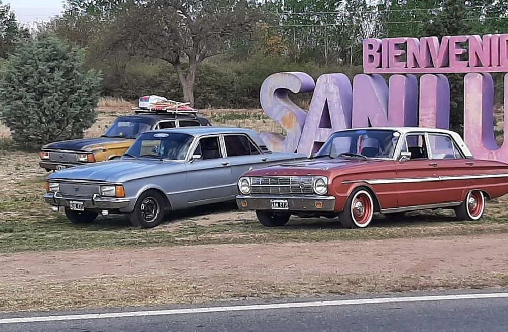 Fanáticos de Ford Falcon de todo el país se reunieron en Potrero de los Funes. (Foto: Facebook / Javier Albornoz)